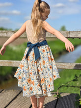 Viskosewebware Blumen rauchblau und terracotta auf naturweiß Julia Swafing